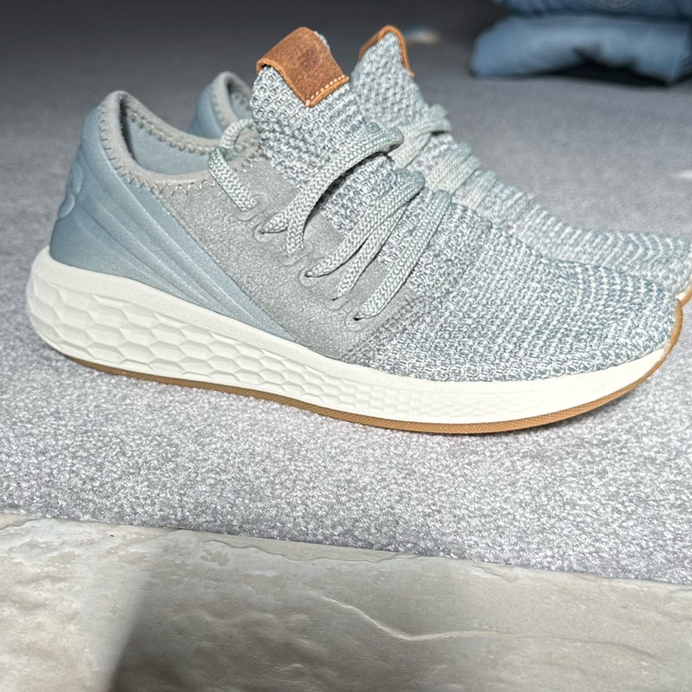 Women’s New Balance Size 6. Gray, cream, gum sole. Excellent Condition!! - Picture 2 of 15